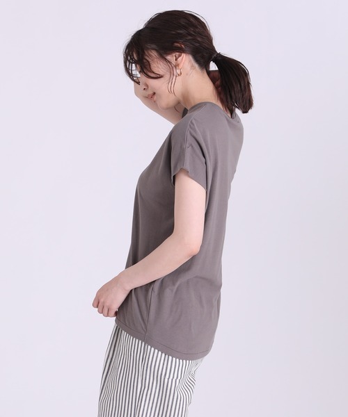 INED（イネド）の「ロゴTシャツ《マシュふわ(R)》（Tシャツ/カットソー・レディース・オフホワイト/グレー/ベージュ/サックスブルー・9号）」の7枚目の写真