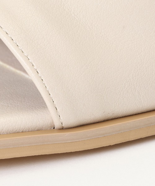 ikka（イッカ）の「PUソフトミュール（サンダル・レディース・ブラック/オフホワイト・M/L）」の6枚目の写真