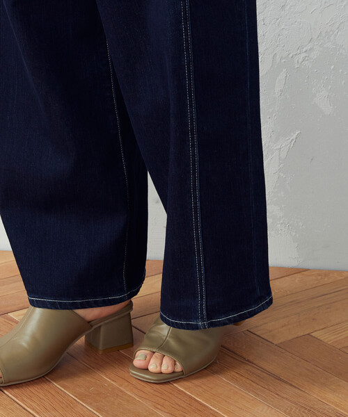 COMME CA ISM（コムサイズム）の「★ＴＶドラマ着用商品★  【サスティナブル】 リサイクルデニム　ワイドパンツ（デニムパンツ・レディース・ホワイト/インディゴブルー・MEDIUM/LARGE）」の17枚目の写真