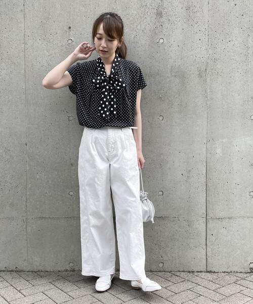 COMME CA ISM（コムサイズム）の「★ＴＶドラマ着用商品★  【サスティナブル】 リサイクルデニム　ワイドパンツ（デニムパンツ・レディース・ホワイト/インディゴブルー・MEDIUM/LARGE）」の19枚目の写真