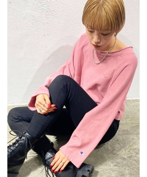 Champion（チャンピオン）の「【EMODA×Champion】ロールネックショートプルオーバー（Tシャツ/カットソー・レディース・ブラック/ピンク/グリーン・FREE）」の5枚目の写真