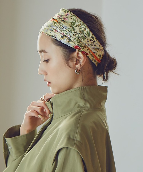 N.（N. Natural Beauty Basic）（エヌエヌナチュラルビューティーベーシック）の「ヴィンテージライクフラワースカーフ（ストール/ショール・レディース・グレー/オレンジ・ﾌﾘ-）」の2枚目の写真