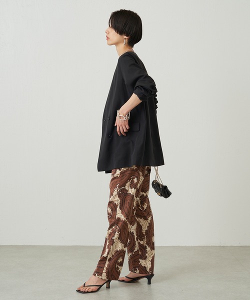 美品✨ラウンジドレス　ノーカラー　ダブルジャケット　とろみ感　黒　F LOUNGEDRESS（ラウンジドレス）の「ライトダブルジャケット