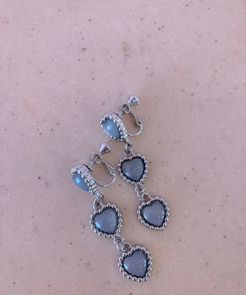 Me%（ミィパーセント）の「トリプルハートイヤリング（イヤリング・レディース・イエロー/グレー/ブラック・FREE）」の7枚目の写真