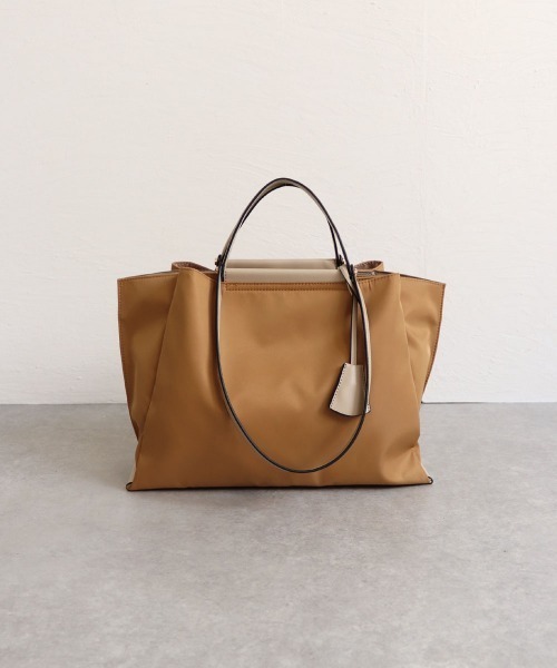 MIAN （ミアン）の「LILY / 軽量横型A4トートバッグ（トートバッグ・レディース・ブラック/モカ/ベージュ/カーキ/グレイッシュベージュ・FREE）」の4枚目の写真