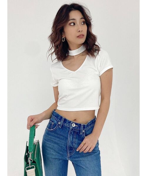 GYDA（ジェイダ）の「チョーカーデザインVネックトップス（Tシャツ/カットソー・レディース・チャコールグレー/オフホワイト・FREE）」の2枚目の写真