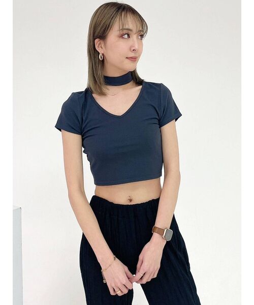 GYDA（ジェイダ）の「チョーカーデザインVネックトップス（Tシャツ/カットソー・レディース・チャコールグレー/オフホワイト・FREE）」の15枚目の写真