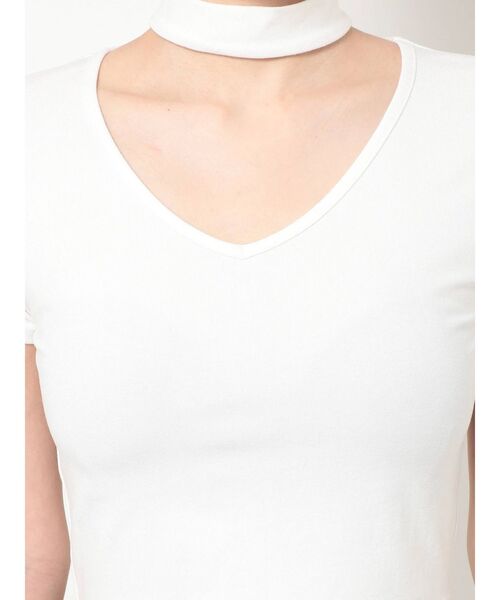 GYDA（ジェイダ）の「チョーカーデザインVネックトップス（Tシャツ/カットソー・レディース・チャコールグレー/オフホワイト・FREE）」の8枚目の写真