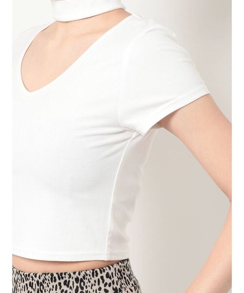 GYDA（ジェイダ）の「チョーカーデザインVネックトップス（Tシャツ/カットソー・レディース・チャコールグレー/オフホワイト・FREE）」の9枚目の写真