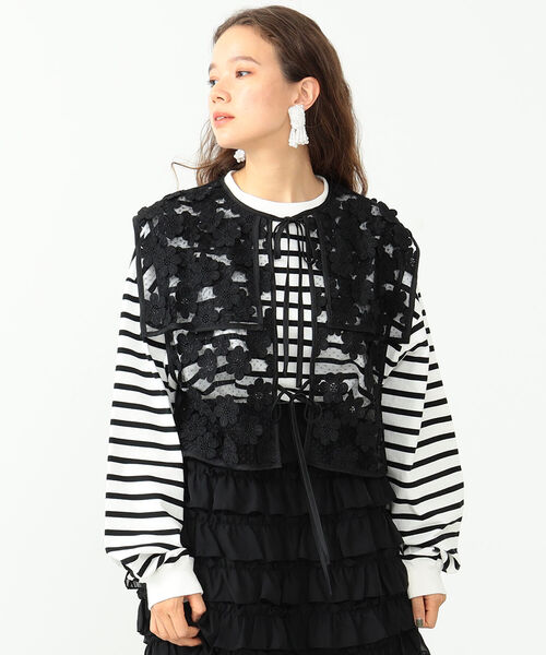 CAROLINA GLASER（カロリナ グレイサー）の「CAROLINA GLASER / フラワーレース ベスト（ベスト・レディース・ブラック/ベージュ・ONE SIZE）」の3枚目の写真
