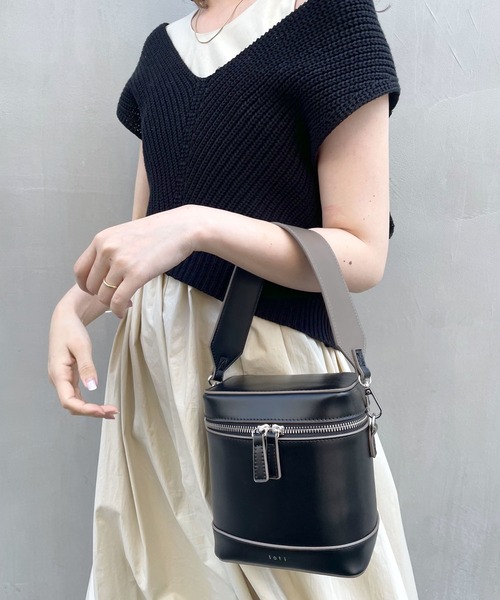 loti（ロティ）の「WEB限定　loti スクエアバニティBAG（ショルダーバッグ・レディース・オフホワイト/ブラック・FREE）」の5枚目の写真