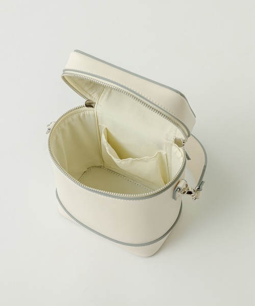 loti（ロティ）の「WEB限定　loti スクエアバニティBAG（ショルダーバッグ・レディース・オフホワイト/ブラック・FREE）」の4枚目の写真