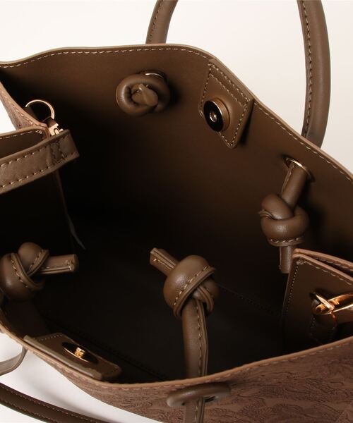 FREE'S MART（フリーズマート）の「エンボスペイズリーバッグ（ショルダーバッグ・レディース・ブラウン/ホワイト/ブラック/カーキ/オレンジ・ﾌﾘ-）」の7枚目の写真