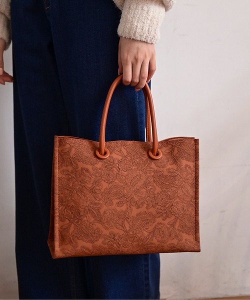 FREE'S MART（フリーズマート）の「エンボスペイズリーバッグ（ショルダーバッグ・レディース・ブラウン/ホワイト/ブラック/カーキ/オレンジ・ﾌﾘ-）」の5枚目の写真