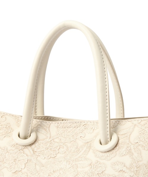 FREE'S MART（フリーズマート）の「エンボスペイズリーバッグ（ショルダーバッグ・レディース・ブラウン/ホワイト/ブラック/カーキ/オレンジ・ﾌﾘ-）」の13枚目の写真