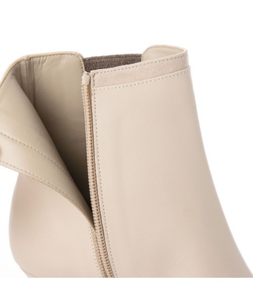 Riz raffinee（リズラフィーネ）の「ポインテッドトゥサイドゴアショートブーツ（ブーツ・レディース・ブラック/アイボリー/グレー・23cm/24cm/23.5cm/24.5cm）」の10枚目の写真