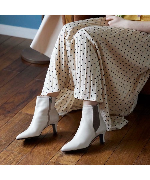 Riz raffinee（リズラフィーネ）の「ポインテッドトゥサイドゴアショートブーツ（ブーツ・レディース・ブラック/アイボリー/グレー・23cm/24cm/23.5cm/24.5cm）」の11枚目の写真