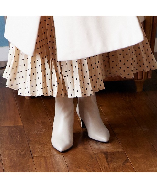 Riz raffinee（リズラフィーネ）の「ポインテッドトゥサイドゴアショートブーツ（ブーツ・レディース・ブラック/アイボリー/グレー・23cm/24cm/23.5cm/24.5cm）」の18枚目の写真