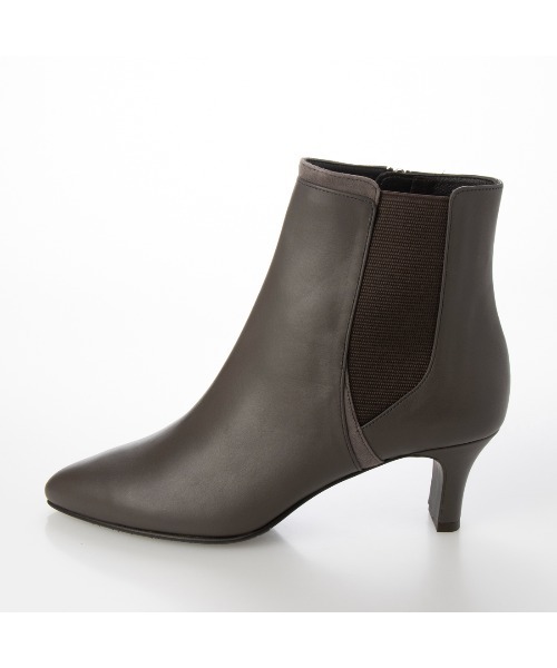 Riz raffinee（リズラフィーネ）の「ポインテッドトゥサイドゴアショートブーツ（ブーツ・レディース・ブラック/アイボリー/グレー・23cm/24cm/23.5cm/24.5cm）」の19枚目の写真