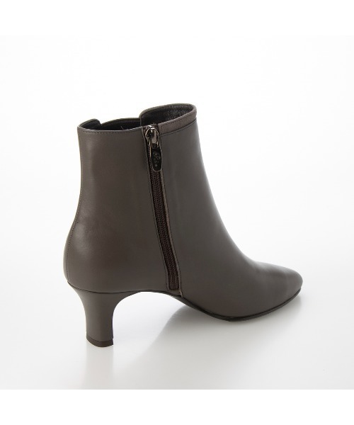 Riz raffinee（リズラフィーネ）の「ポインテッドトゥサイドゴアショートブーツ（ブーツ・レディース・ブラック/アイボリー/グレー・23cm/24cm/23.5cm/24.5cm）」の20枚目の写真