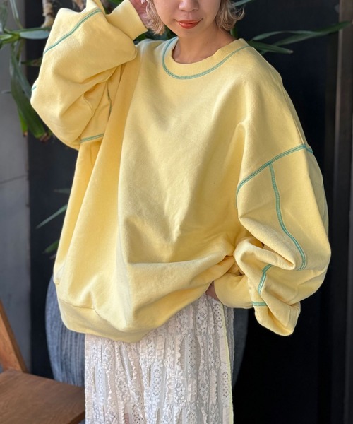 HELLO.SANFRANCISCO（ハローサンフランシスコ）の「【HELLO.SANFRANCISCO/ハローサンフランシスコ】配色ステッチオーバースウェット（スウェット・レディース・ライトグレー/ピンク/オレンジ/ブルー/グリーン/チャコールグレー/サーモンピンク/アイボリー/サックスブルー/ミント/オフホワイト/ローズ/グレー/イエロー/イエロー系その他/バイオレット・FREE）」の12枚目の写真