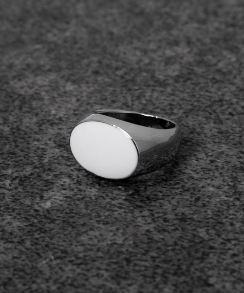 Adoon plain(アドーンプレーン)の「【Adoon plain】オニキス風 シルバーリング(リング・メンズ・ホワイト/ブラック・MEDIUM/LARGE)」の1枚目の写真