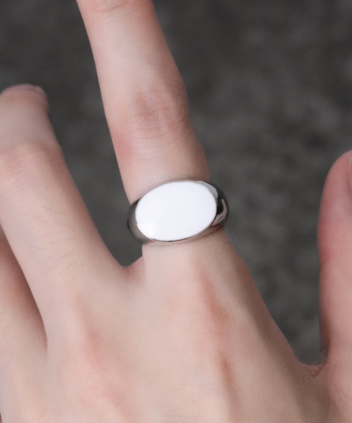 Adoon plain(アドーンプレーン)の「【Adoon plain】オニキス風 シルバーリング(リング・メンズ・ホワイト/ブラック・MEDIUM/LARGE)」の6枚目の写真