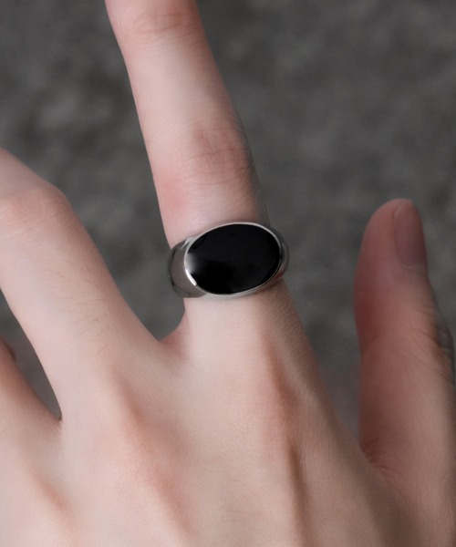 Adoon plain(アドーンプレーン)の「【Adoon plain】オニキス風 シルバーリング(リング・メンズ・ホワイト/ブラック・MEDIUM/LARGE)」の10枚目の写真