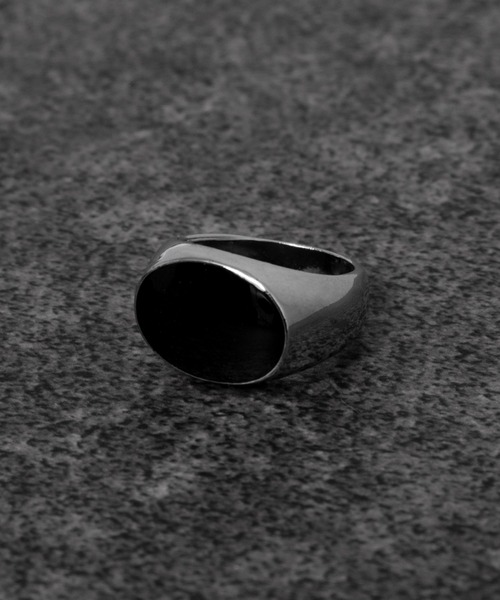 Adoon plain(アドーンプレーン)の「【Adoon plain】オニキス風 シルバーリング(リング・メンズ・ホワイト/ブラック・MEDIUM/LARGE)」の3枚目の写真