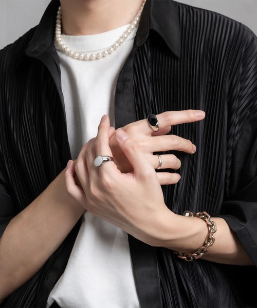 Adoon plain(アドーンプレーン)の「【Adoon plain】オニキス風 シルバーリング(リング・メンズ・ホワイト/ブラック・MEDIUM/LARGE)」の16枚目の写真