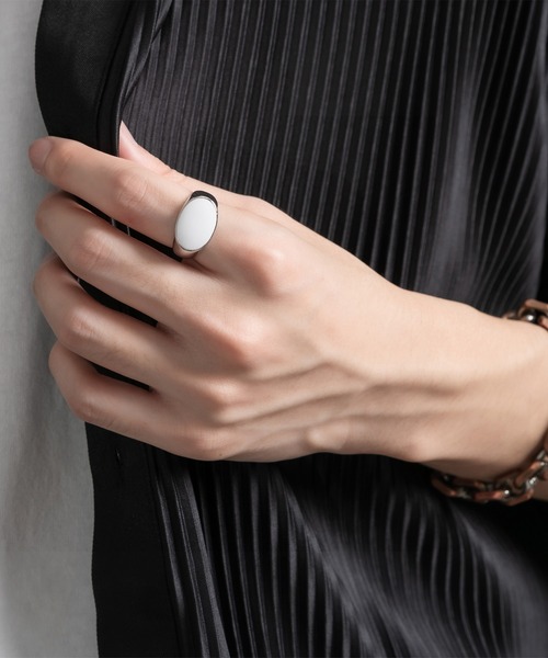 Adoon plain(アドーンプレーン)の「【Adoon plain】オニキス風 シルバーリング(リング・メンズ・ホワイト/ブラック・MEDIUM/LARGE)」の14枚目の写真