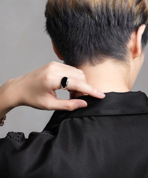 Adoon plain(アドーンプレーン)の「【Adoon plain】オニキス風 シルバーリング(リング・メンズ・ホワイト/ブラック・MEDIUM/LARGE)」の12枚目の写真
