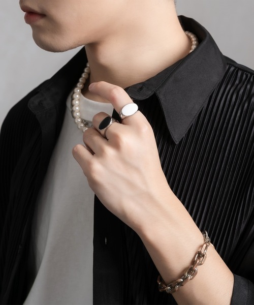 Adoon plain(アドーンプレーン)の「【Adoon plain】オニキス風 シルバーリング(リング・メンズ・ホワイト/ブラック・MEDIUM/LARGE)」の13枚目の写真