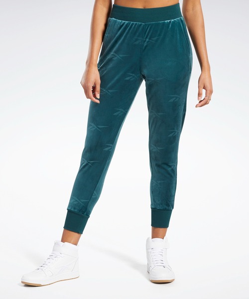 Reebok(リーボック)の「クラシックス エナジー Q4 ベロア パンツ / Classics Energy Q4 Velour Pants(その他パンツ・レディース・グレー/グリーン・SMALL/MEDIUM/LARGE/X-LARGE)」の2枚目の写真