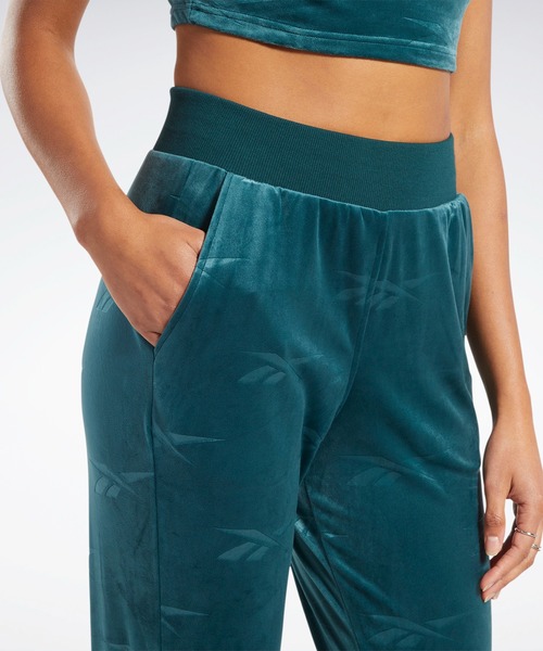 Reebok(リーボック)の「クラシックス エナジー Q4 ベロア パンツ / Classics Energy Q4 Velour Pants(その他パンツ・レディース・グレー/グリーン・SMALL/MEDIUM/LARGE/X-LARGE)」の11枚目の写真