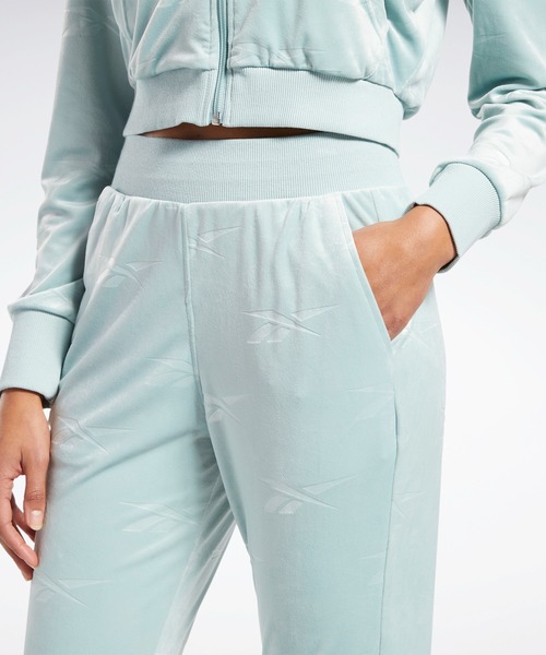 Reebok(リーボック)の「クラシックス エナジー Q4 ベロア パンツ / Classics Energy Q4 Velour Pants(その他パンツ・レディース・グレー/グリーン・SMALL/MEDIUM/LARGE/X-LARGE)」の5枚目の写真