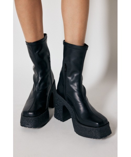 MOUSSY（マウジー）の「CHUNK SOLE STRETCH ブーツ（ブーツ・レディース・ブラック/ブラウン・MEDIUM/LARGE/SMALL）」の3枚目の写真