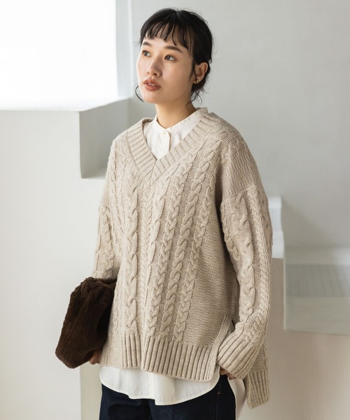 CRAFT STANDARD BOUTIQUE（クラフトスタンダードブティック）の「Vネックケーブルニットプルオーバー　◆（ニット/セーター・レディース・ブラック/ベージュ/ブラウン/カーキ/マスタード・FREE）」の3枚目の写真