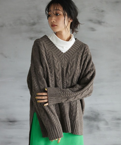 CRAFT STANDARD BOUTIQUE（クラフトスタンダードブティック）の「Vネックケーブルニットプルオーバー　◆（ニット/セーター・レディース・ブラック/ベージュ/ブラウン/カーキ/マスタード・FREE）」の2枚目の写真