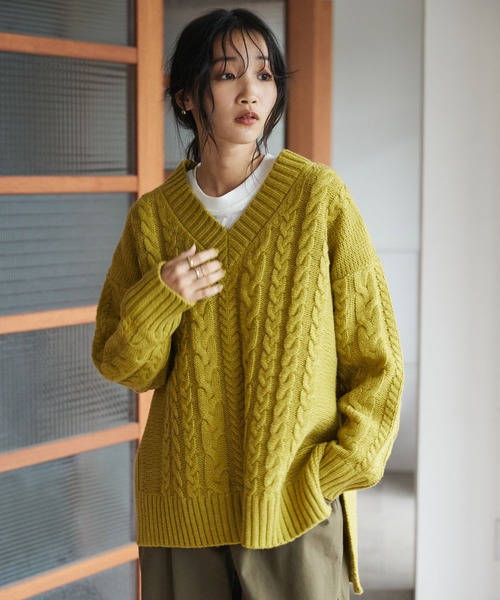 CRAFT STANDARD BOUTIQUE（クラフトスタンダードブティック）の「Vネックケーブルニットプルオーバー　◆（ニット/セーター・レディース・ブラック/ベージュ/ブラウン/カーキ/マスタード・FREE）」の5枚目の写真