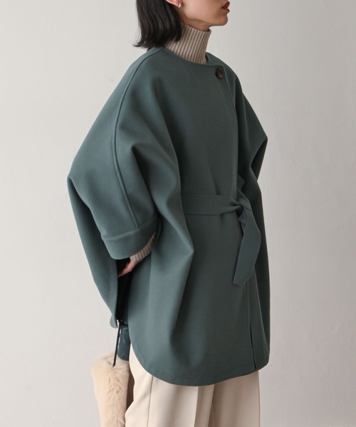 Chillfar（チルファー）の「ストール付きポンチョ（ノーカラーコート・レディース・モカ/グリーン/アイボリー/ベージュ/ブラック・FREE）」の5枚目の写真