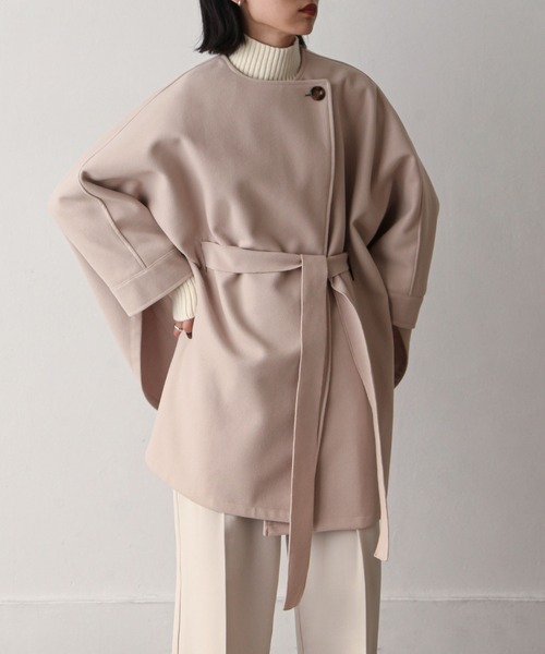 Chillfar（チルファー）の「ストール付きポンチョ（ノーカラーコート・レディース・モカ/グリーン/アイボリー/ベージュ/ブラック・FREE）」の6枚目の写真