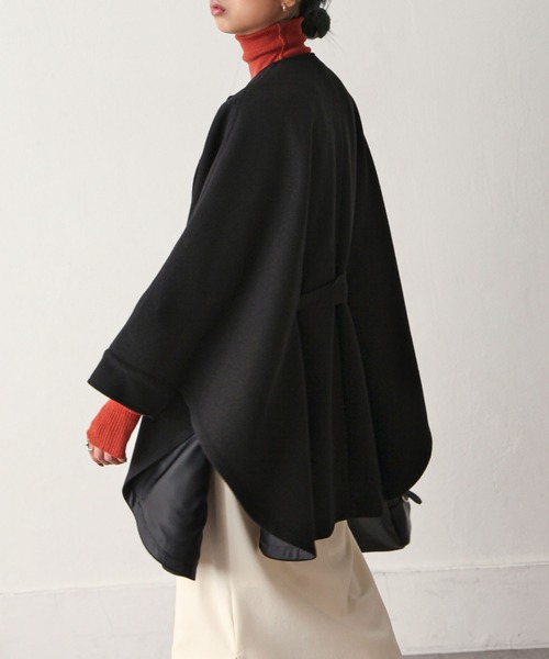 Chillfar（チルファー）の「ストール付きポンチョ（ノーカラーコート・レディース・モカ/グリーン/アイボリー/ベージュ/ブラック・FREE）」の15枚目の写真