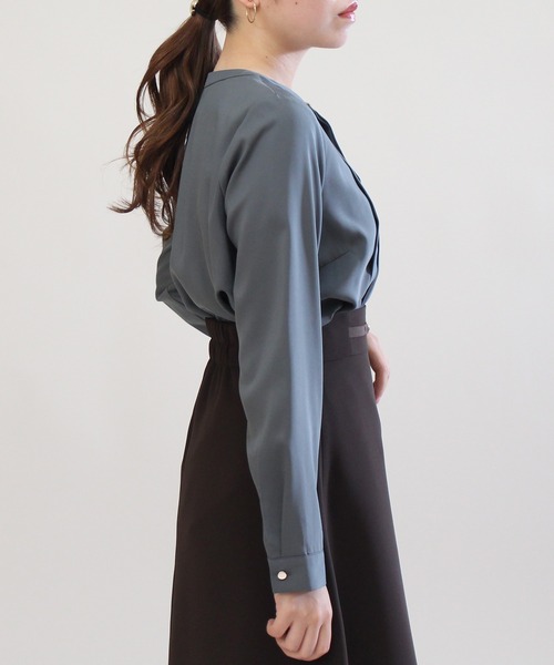 TRUDEA(トルディア)の「ピンタックノーカラーブラウス(シャツ/ブラウス・レディース・ホワイト/ブラック/ベージュ/ブルーグリーン・MEDIUM/LARGE)」の7枚目の写真