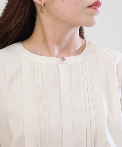 TRUDEA(トルディア)の「ピンタックノーカラーブラウス(シャツ/ブラウス・レディース・ホワイト/ブラック/ベージュ/ブルーグリーン・MEDIUM/LARGE)」の12枚目の写真