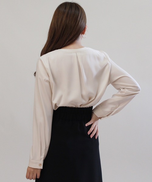TRUDEA(トルディア)の「ピンタックノーカラーブラウス(シャツ/ブラウス・レディース・ホワイト/ブラック/ベージュ/ブルーグリーン・MEDIUM/LARGE)」の6枚目の写真