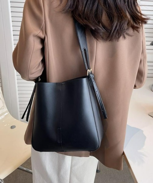 LAC-VERT（ラック・ヴェール）の「PWレザーショルダーバッグ（ショルダーバッグ・レディース・キャメル/ホワイト/ブラック/ベージュ/ブラウン・FREE）」の2枚目の写真