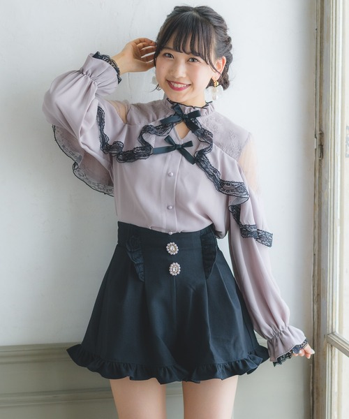ROJITA(ロジータ)の「ビジュ釦フレアショートパンツ(その他パンツ・レディース・アイボリー/ブラック/ブラウン・FREE)」の3枚目の写真