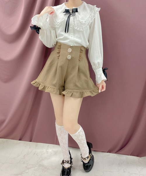 ROJITA(ロジータ)の「ビジュ釦フレアショートパンツ(その他パンツ・レディース・アイボリー/ブラック/ブラウン・FREE)」の6枚目の写真
