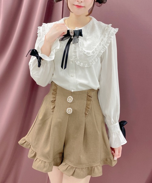 ROJITA(ロジータ)の「ビジュ釦フレアショートパンツ(その他パンツ・レディース・アイボリー/ブラック/ブラウン・FREE)」の7枚目の写真